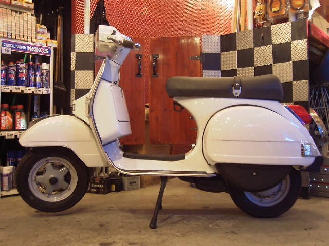 新作商品 ベスパ VESPA ラージ P-PX200用 SIPROAD中古 外国オートバイ