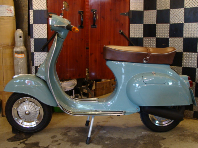 ビンテージベスパ　125ET3　primavera（とてもキレイです） Vespa 125 Primavera ET3 Ivory – BENE