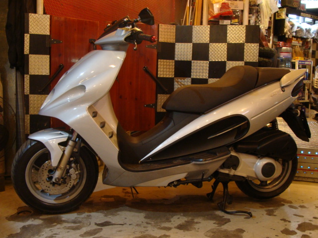 マラグーティ ファントムMAX250