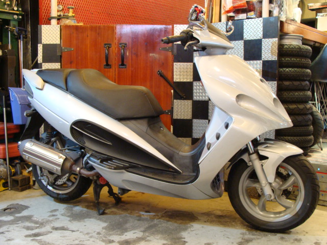 マラグーティ ファントムMAX250