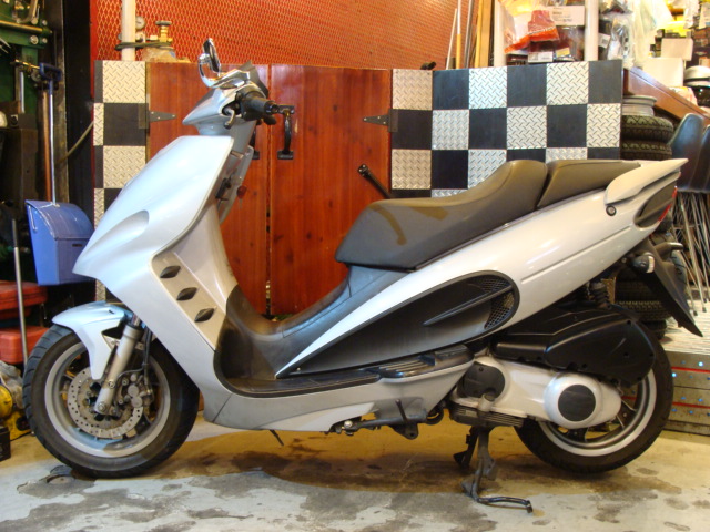 マラグーティ ファントムMAX250