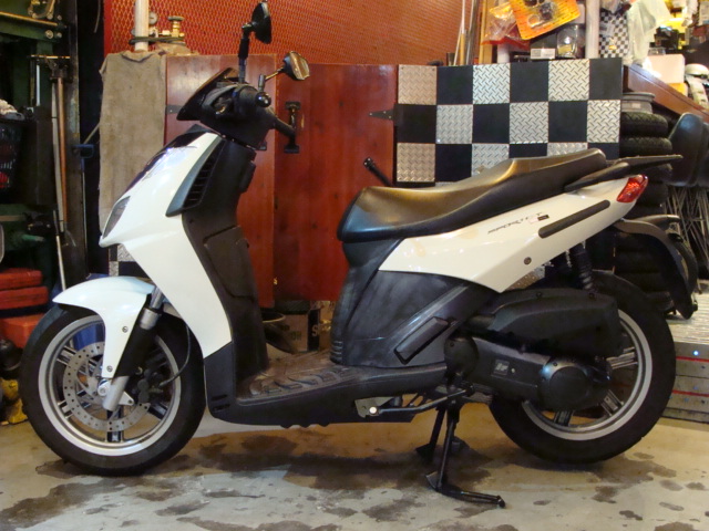 aprilia スポーツシティー200