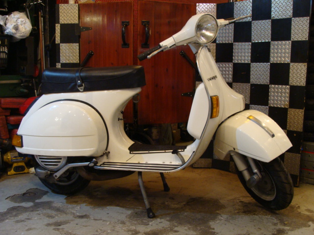Vespa P200E
