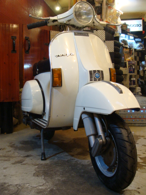 Vespa P200E