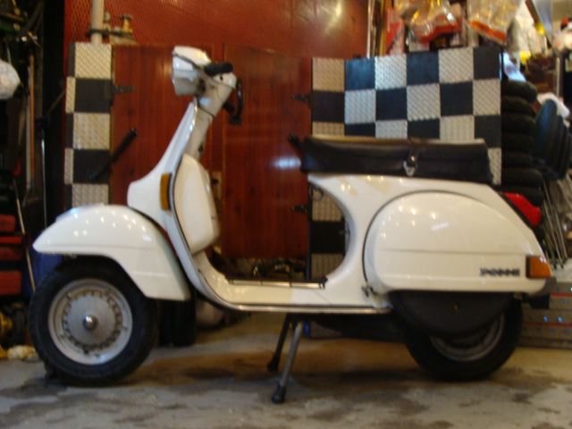 Vespa P200E