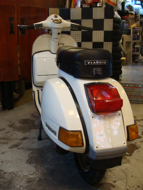 Vespa P200E