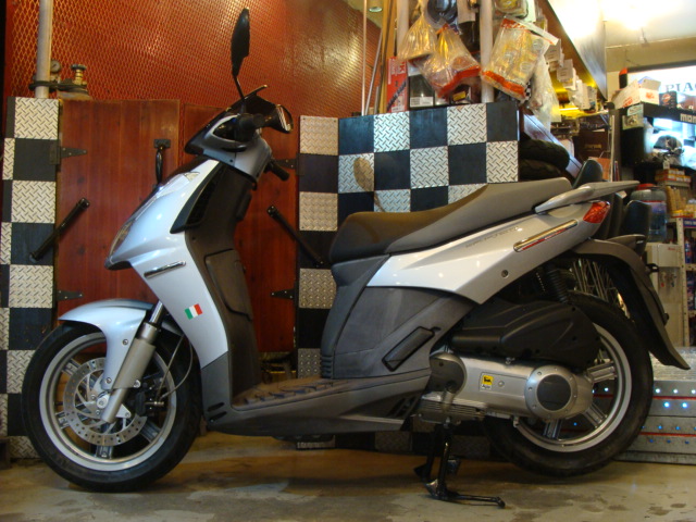 aprilia スポーツシティ250ie