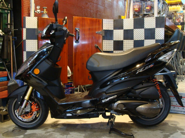 KYMCO レーシングキング180FI