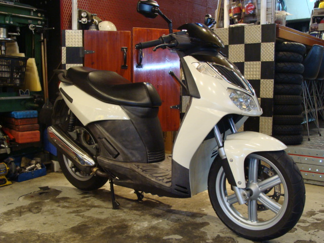 aprilia スポーツシティ200