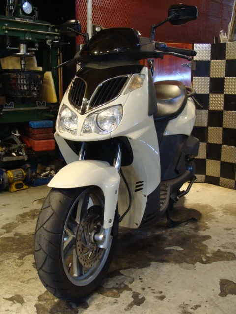 aprilia スポーツシティ200