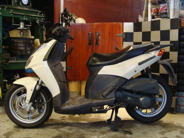 aprilia スポーツシティ200