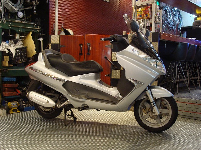 PIAGGIO X8-200
