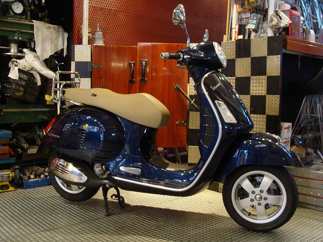 Vespa GTS250ie-3
