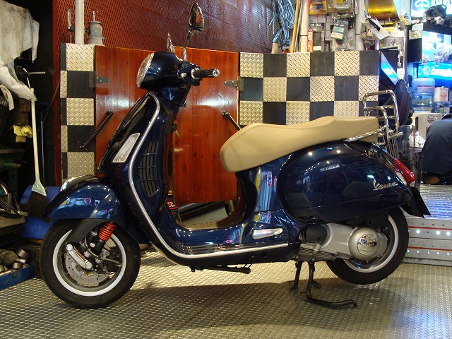 Vespa GTS250ie-3