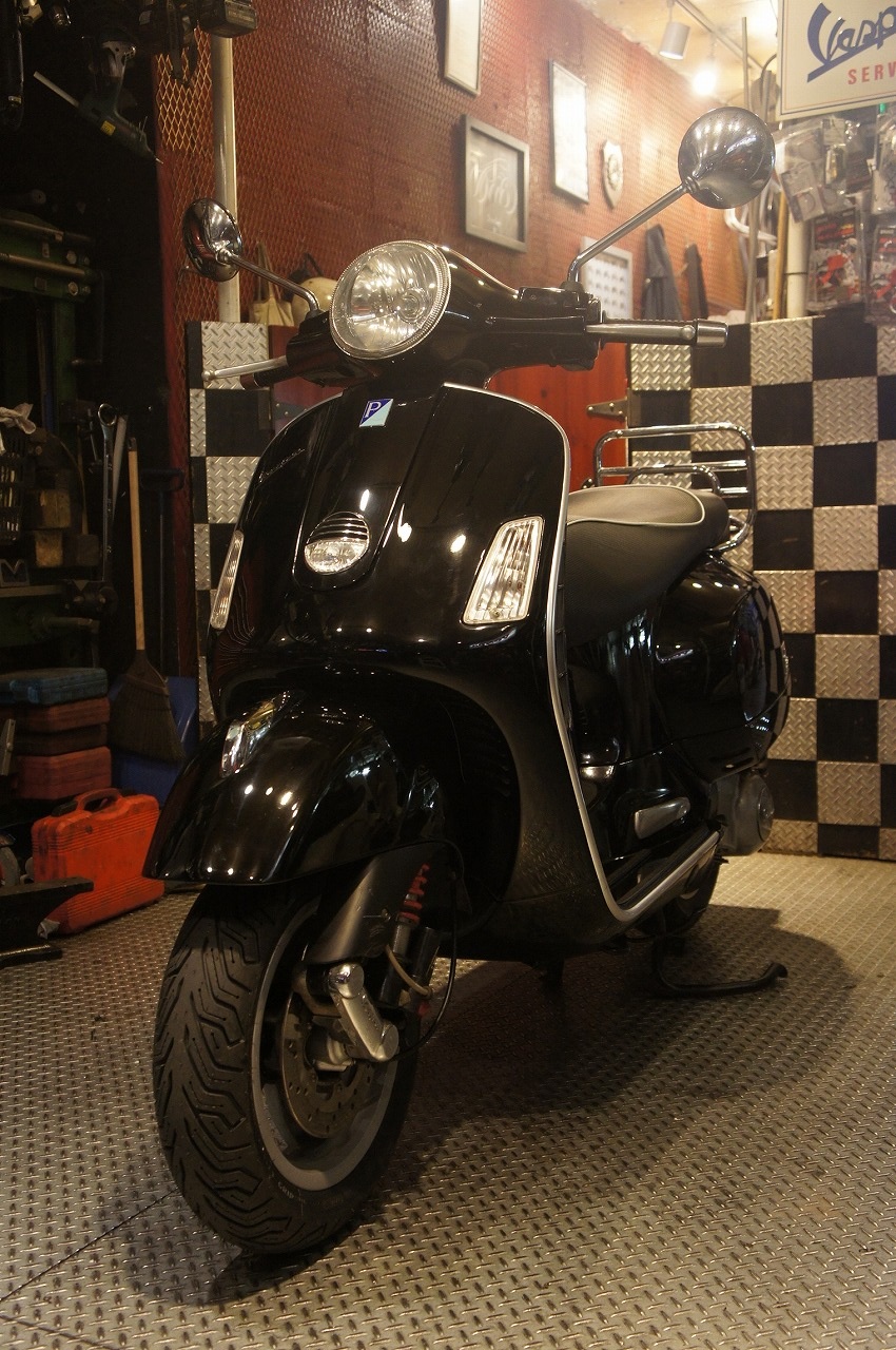 Vespa GTS250ie-1