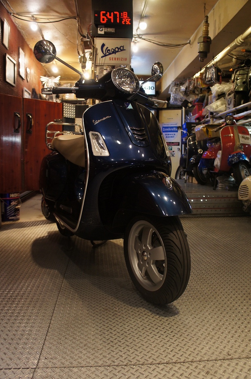 Vespa GTS250ie-3
