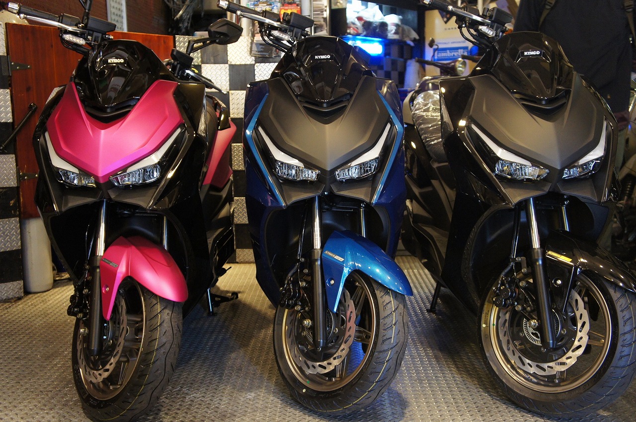 優れたエンジン。 非常に速いバイク。 キムコ ( Vitality 50). バッテリーは新品です。 フロントタイヤほぼ新品です。 リヤタイヤはほぼ新品です。 フロントディスクブレーキ。 サイドスタンド付き。  ◆安い価格で安心して乗れる良いバイクを提供しています。 優れたエンジン。 非常に速いバイク。 キムコ ( Vitality 50