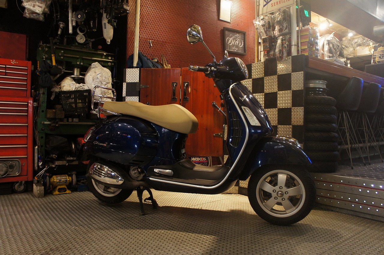 Vespa GTS250ie-3