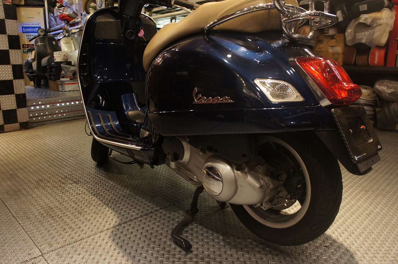 Vespa GTS250ie-3
